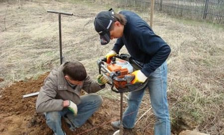 Технология рытья траншеи под опоры для забора