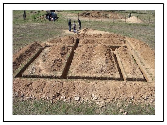 На рисунке вырытая траншея для фундамента