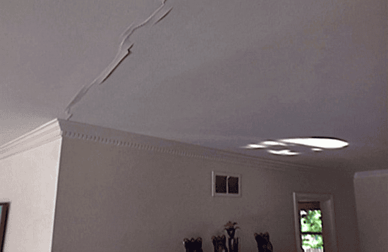 Трещина на потолке