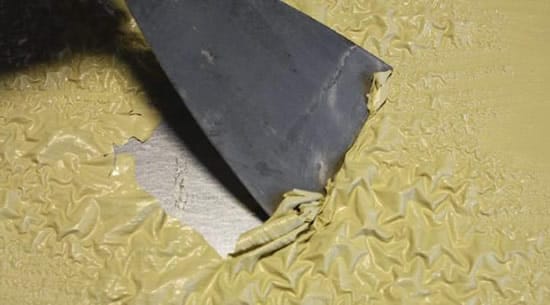 Удаление краски с помощью шпателя