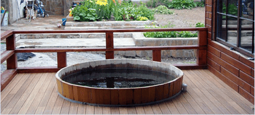 Углебленная купель из дерева