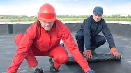 Укладка слоев рубероида на крышу гаража