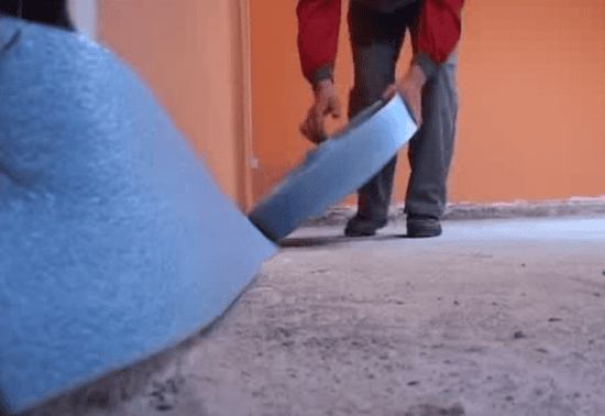 Укладываем демпферную ленту