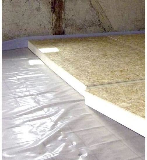 Укладываем слой пенопласта