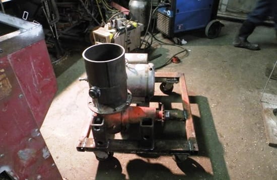 Устанавливаем гранулятор на раму сваренную из швеллера