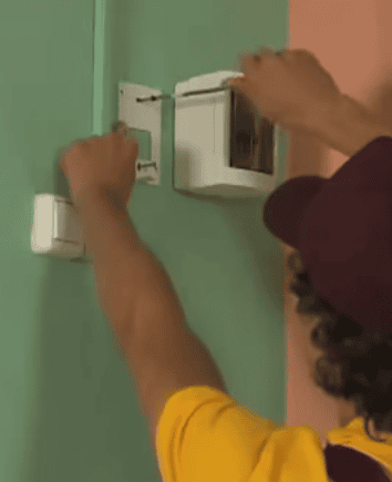 Устанавливаем панель терморегулятора