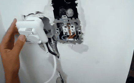 Устанавливаем терморегулятор и включаем его