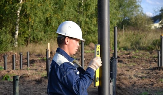 Установка первой угловой сваи