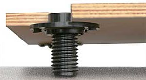 Установка пола из фанеры на болт-стойки