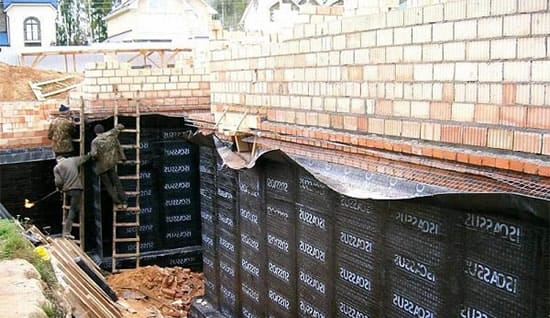 Утепление фундамента снаружи полистиролом