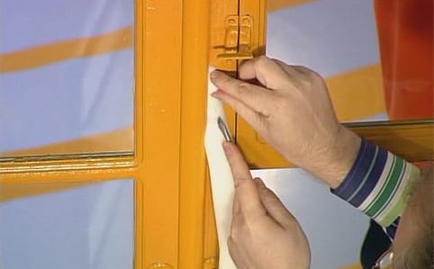 Затыкаем щели в окнах