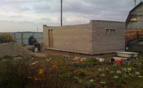 Возведение дверей и окошек в гараже