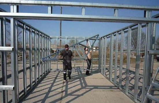 Возведение каркаса и ворот для гаража