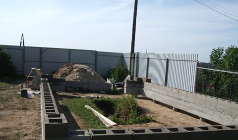 Возведение стен гаража