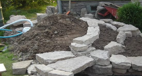 Выкладываем альпийскую горку из камней