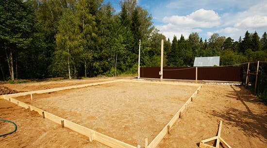 Выполняют разметку участка