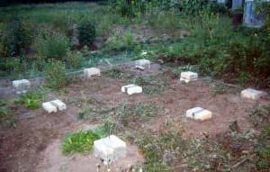 Закладывание фундамента для беседки