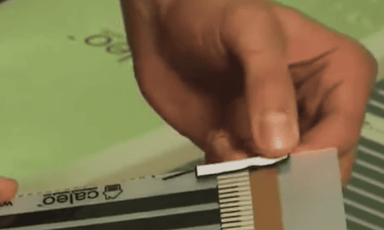 Закрываем с помощью изоляции всю медную поверхность и контакты