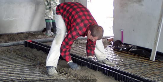 Заливка пола в гараже бетоном