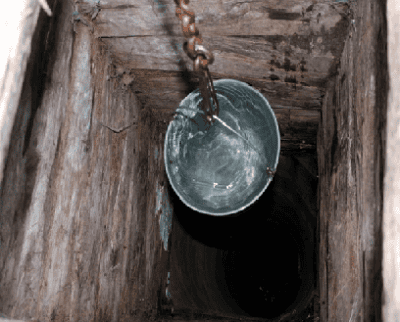 Чистая вода в колодце