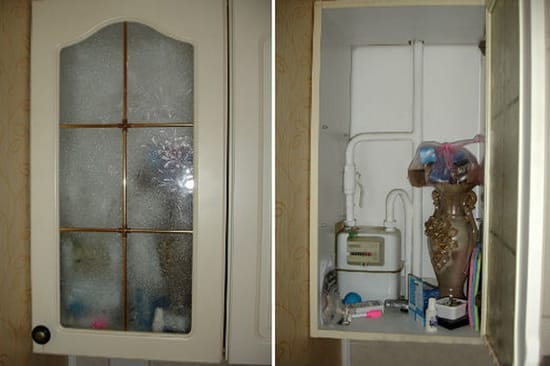 Прячем трубы с помощью мебели