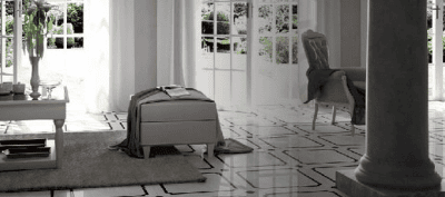 Напольная плитка из натурального камня выглядит очень дорого