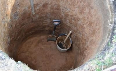 Шахта колодца на плотном грунте Шахта колодца на плотном грунте