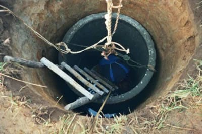 Устанавливать кольца нужно краном или "воровайкой"