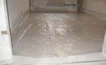 Укладка полиэтиленовой пленки на пол