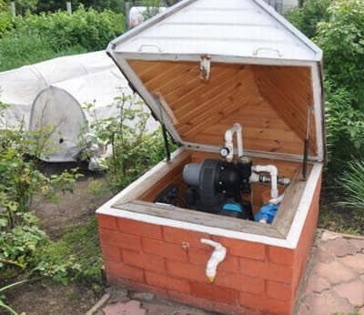 Утепленный короб над скважиной