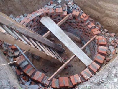 Пример сливной ямы из кирпича